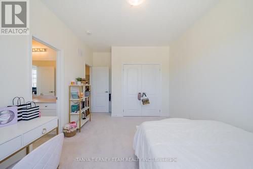 1211 Plymouth Drive, Oshawa, ON - Indoor Photo Showing Bedroom