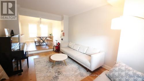 1120 Goodson Crescent, Oakville, ON - Indoor Photo Showing Living Room