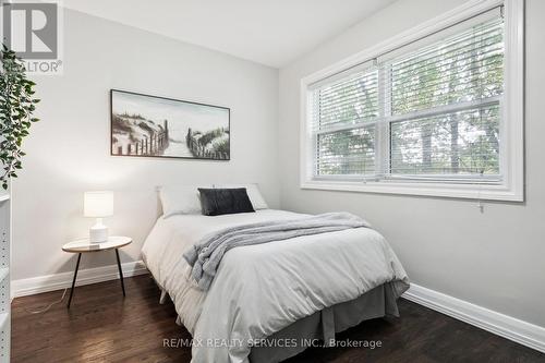 22 Crestview Avenue, Brampton, ON - Indoor Photo Showing Bedroom