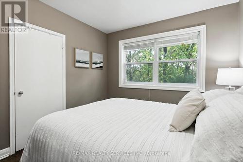 22 Crestview Avenue, Brampton, ON - Indoor Photo Showing Bedroom