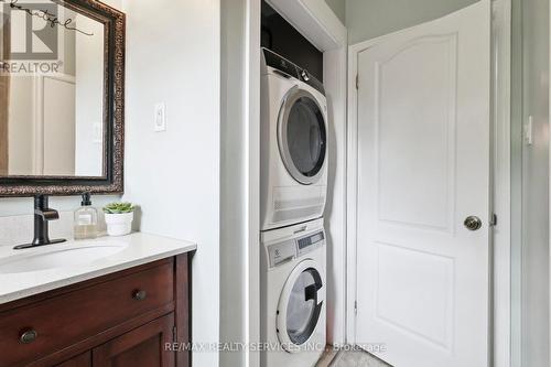 22 Crestview Avenue, Brampton, ON - Indoor Photo Showing Laundry Room