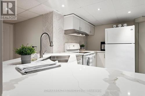 22 Crestview Avenue, Brampton, ON - Indoor Photo Showing Kitchen With Double Sink