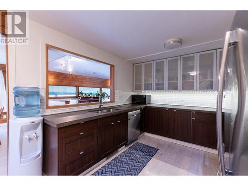 4294 Hanet Road, Prince George, BC - Indoor Photo Showing Kitchen With Double Sink