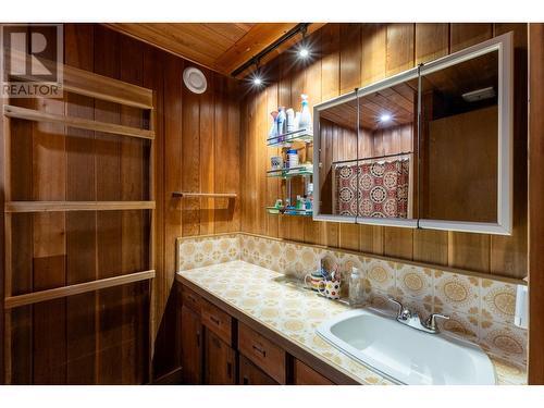 4294 Hanet Road, Prince George, BC - Indoor Photo Showing Bathroom