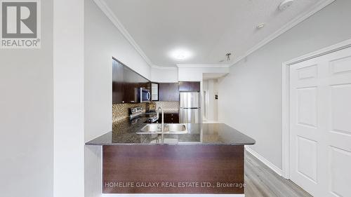 901 - 388 Prince Of Wales Drive, Mississauga, ON - Indoor Photo Showing Kitchen