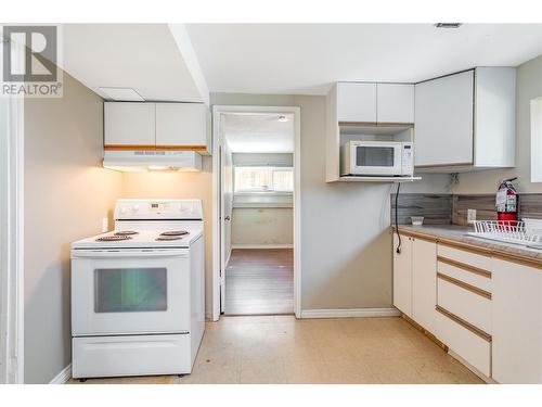 830 Cactus Road, Kelowna, BC - Indoor Photo Showing Kitchen