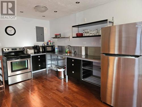 88 1St  Nw Avenue, Nakusp, BC - Indoor Photo Showing Kitchen