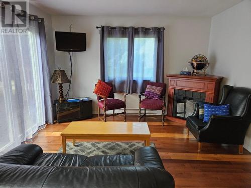 88 1St  Nw Avenue, Nakusp, BC - Indoor Photo Showing Living Room With Fireplace