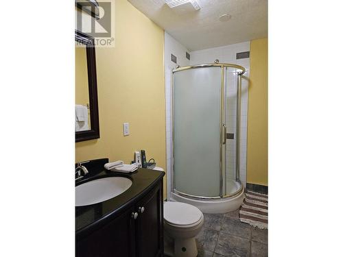 88 1St  Nw Avenue, Nakusp, BC - Indoor Photo Showing Bathroom