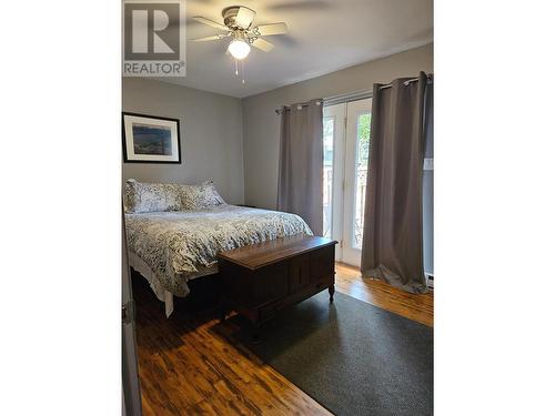 88 1St  Nw Avenue, Nakusp, BC - Indoor Photo Showing Bedroom