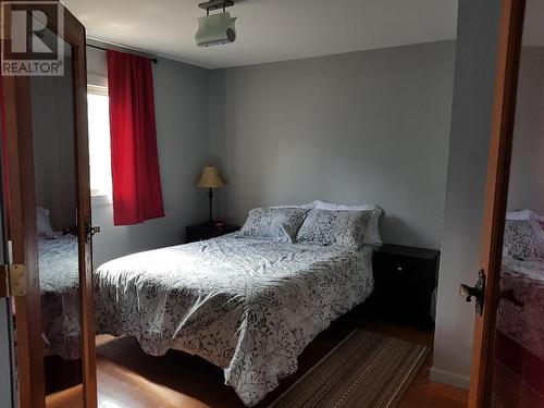 88 1St  Nw Avenue, Nakusp, BC - Indoor Photo Showing Bedroom