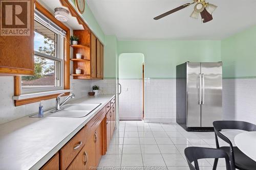 423 Texas, Amherstburg, ON - Indoor Photo Showing Kitchen With Double Sink