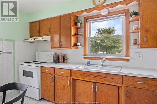 423 Texas, Amherstburg, ON - Indoor Photo Showing Kitchen With Double Sink