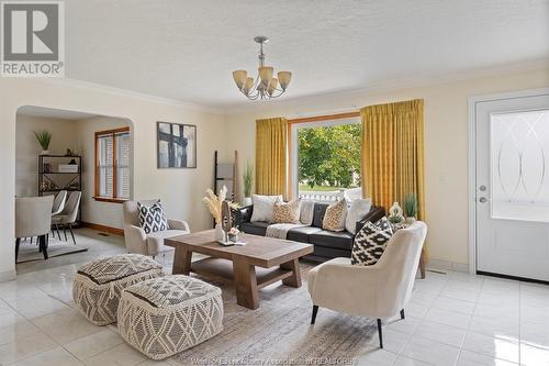 423 Texas, Amherstburg, ON - Indoor Photo Showing Living Room