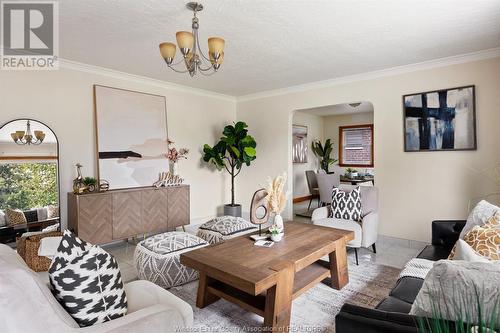 423 Texas, Amherstburg, ON - Indoor Photo Showing Living Room