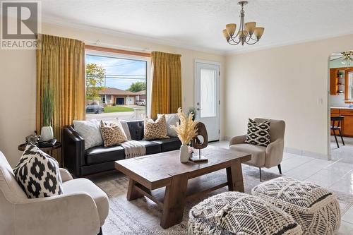 423 Texas, Amherstburg, ON - Indoor Photo Showing Living Room