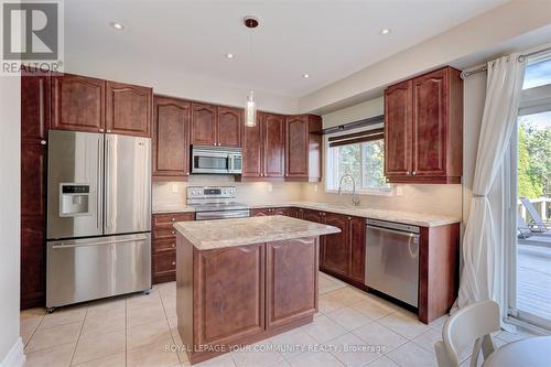 17 Rosena Lane, Uxbridge, ON - Indoor Photo Showing Kitchen