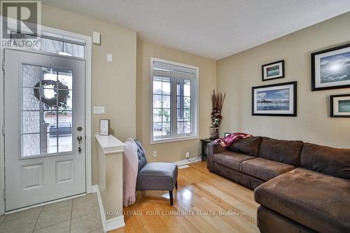 115 Mcgahey Street, New Tecumseth, ON - Indoor Photo Showing Living Room