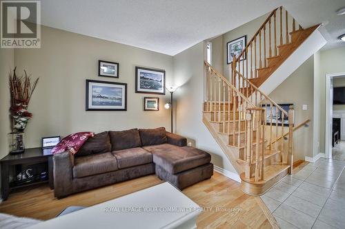 115 Mcgahey Street, New Tecumseth, ON - Indoor Photo Showing Living Room