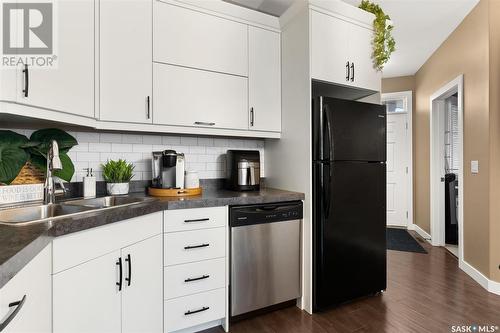 4142 Green Apple Drive E, Regina, SK - Indoor Photo Showing Kitchen With Double Sink