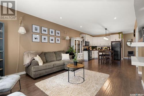 4142 Green Apple Drive E, Regina, SK - Indoor Photo Showing Living Room