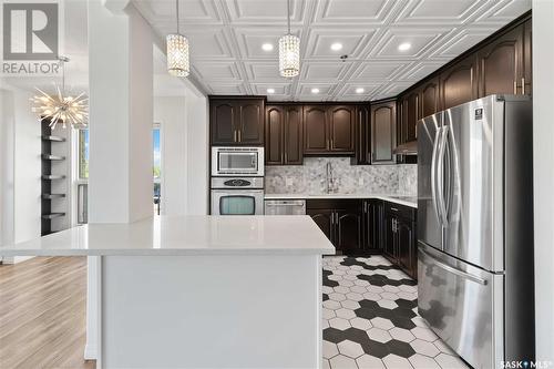 403 303 5Th Avenue N, Saskatoon, SK - Indoor Photo Showing Kitchen With Stainless Steel Kitchen With Upgraded Kitchen