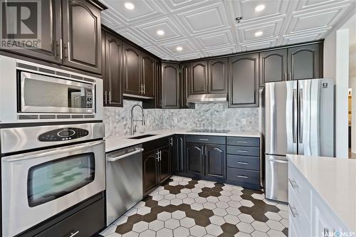 403 303 5Th Avenue N, Saskatoon, SK - Indoor Photo Showing Kitchen With Stainless Steel Kitchen With Upgraded Kitchen