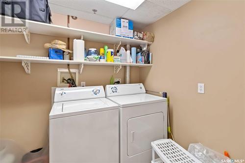 403 303 5Th Avenue N, Saskatoon, SK - Indoor Photo Showing Laundry Room