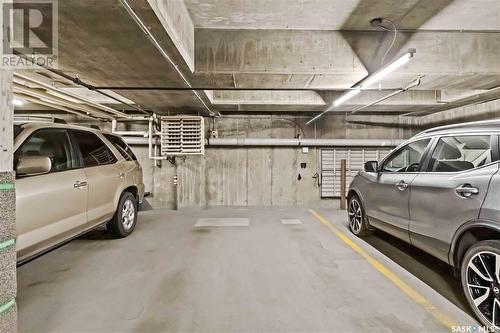 403 303 5Th Avenue N, Saskatoon, SK - Indoor Photo Showing Garage