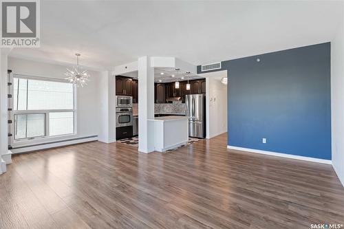 403 303 5Th Avenue N, Saskatoon, SK - Indoor Photo Showing Kitchen