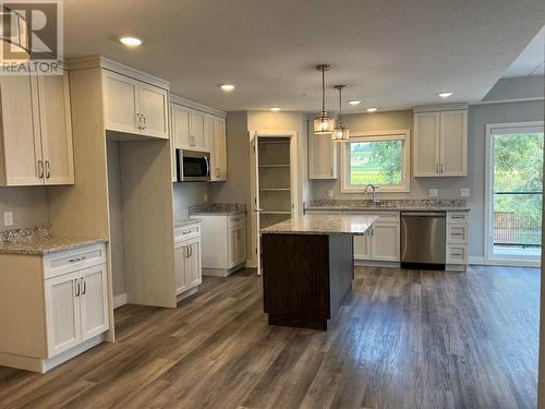 5620 51St Street Unit# 204, Osoyoos, BC - Indoor Photo Showing Kitchen