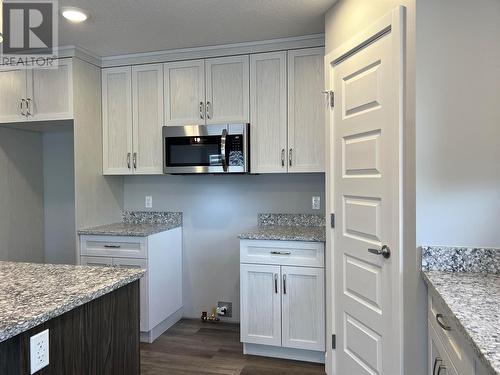 5620 51St Street Unit# 204, Osoyoos, BC - Indoor Photo Showing Kitchen