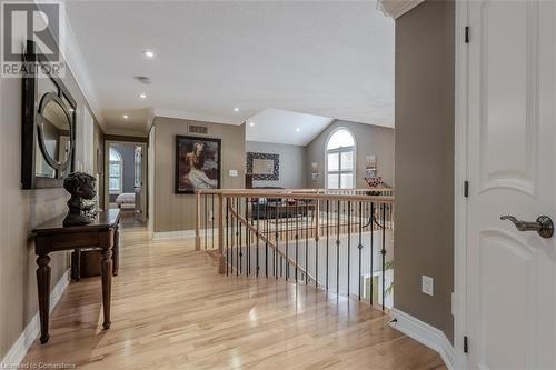 Bright upper level with open concept loft - 641 Greenwood Drive Unit# 1, Burlington, ON - Indoor Photo Showing Other Room