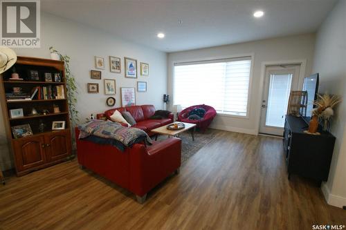 217 105 Willis Crescent, Saskatoon, SK - Indoor Photo Showing Living Room