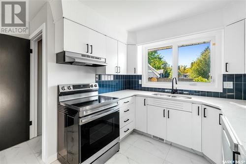 3623 25Th Avenue, Regina, SK - Indoor Photo Showing Kitchen With Double Sink