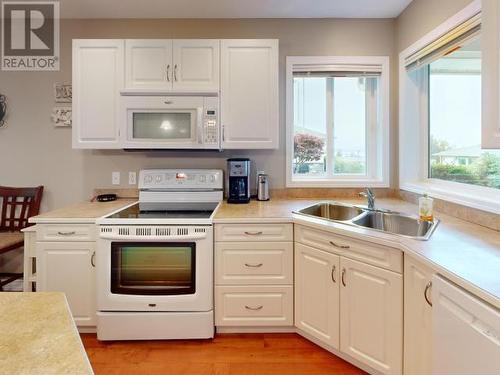 21-4415 Manson Ave, Powell River, BC - Indoor Photo Showing Kitchen With Double Sink