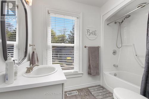 36 Ontario Street, Prince Edward County (Picton), ON - Indoor Photo Showing Bathroom