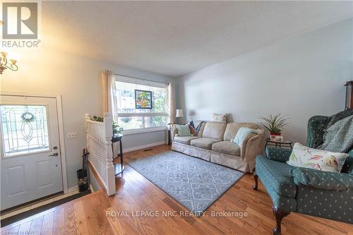 6442 Taylor Street, Niagara Falls, ON - Indoor Photo Showing Living Room