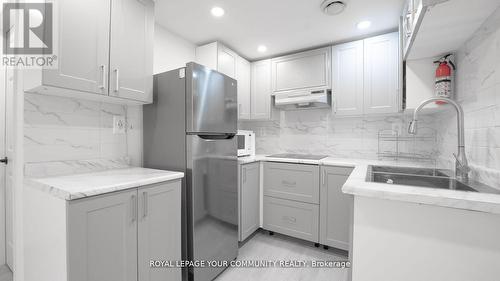 27 George Street, Richmond Hill, ON - Indoor Photo Showing Kitchen With Double Sink