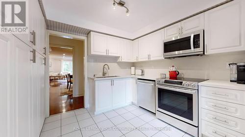 14 Royal Manor Crescent, Richmond Hill, ON - Indoor Photo Showing Kitchen