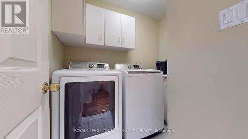 14 Royal Manor Crescent, Richmond Hill, ON - Indoor Photo Showing Laundry Room