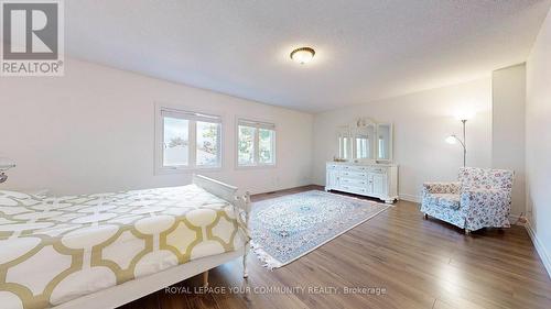 14 Royal Manor Crescent, Richmond Hill, ON - Indoor Photo Showing Bedroom