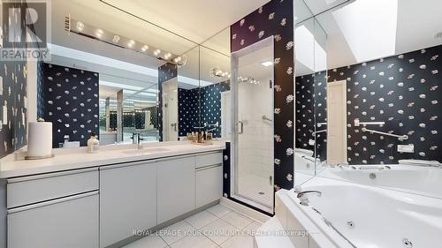 14 Royal Manor Crescent, Richmond Hill, ON - Indoor Photo Showing Bathroom