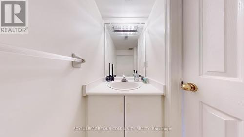 14 Royal Manor Crescent, Richmond Hill, ON - Indoor Photo Showing Bathroom