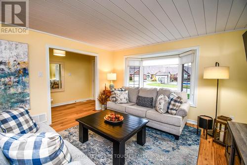 14 - 90 Burke Street N, Penetanguishene, ON - Indoor Photo Showing Living Room