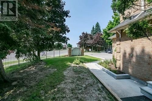 153 - 99 Bristol Road E, Mississauga, ON - Outdoor