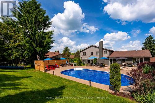 1 Robinson Road, Mono, ON - Outdoor With In Ground Pool With Backyard