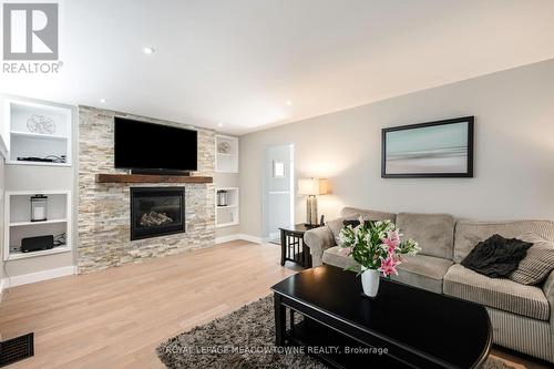 1 Robinson Road, Mono, ON - Indoor Photo Showing Living Room With Fireplace