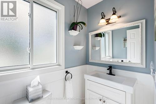 1 Robinson Road, Mono, ON - Indoor Photo Showing Bathroom