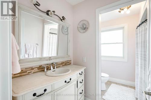 1 Robinson Road, Mono, ON - Indoor Photo Showing Bathroom